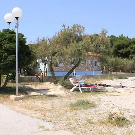 Edi Apartman Ugljan
